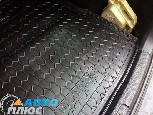 Автомобильный коврик в багажник Volkswagen Golf 5 03-/6 09- Universal (Avto-Gumm)