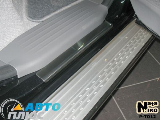 Накладки на пороги Toyota Hilux 2005- (Premium)