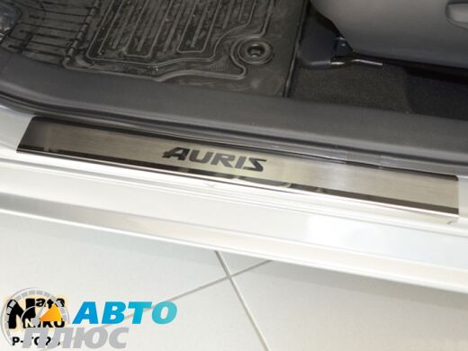 Накладки на пороги Toyota Auris 2013- (5 дверей) (Premium)