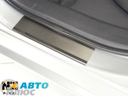 Накладки на пороги Toyota Auris 2013- (5 дверей) (Premium)