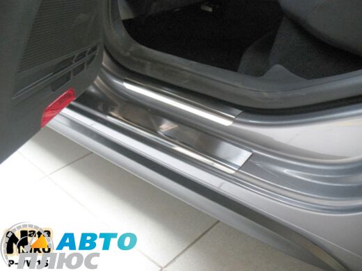Накладки на пороги Volkswagen Golf 6 2009- (5 дверей) (Premium)