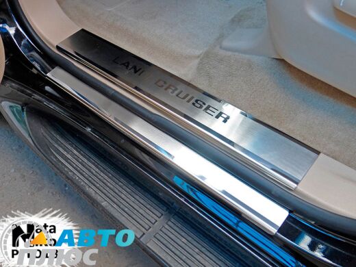 Накладки на пороги Toyota Land Cruiser 200 2007-2015 (Premium)