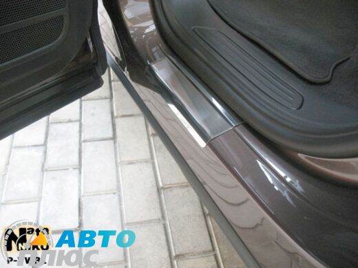 Накладки на пороги Volkswagen Touareg 2010- (Premium)