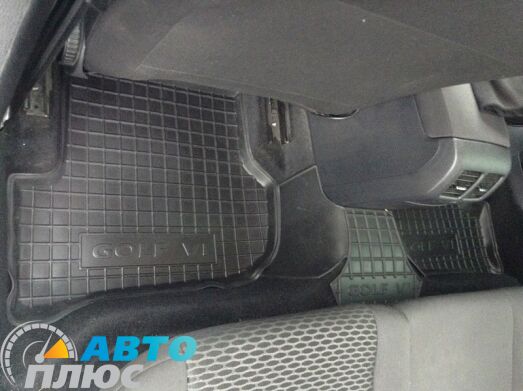 Автомобільні килимки в салон Volkswagen Golf 5 03-/6 09- (Avto-Gumm)