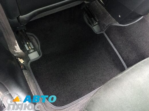 Фото текстильных ковриков как лежат в машине Honda Accord 2003-2007 черные бизнес Avtoplus.com.ua