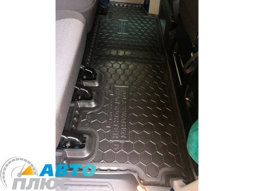 Автомобільні килимки в салон Volkswagen T5 Caravelle 2010- (2-й ряд) з пічкою (Avto-Gumm)