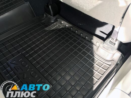Автомобільні килимки в салон Toyota Venza 2008- (Avto-Gumm)