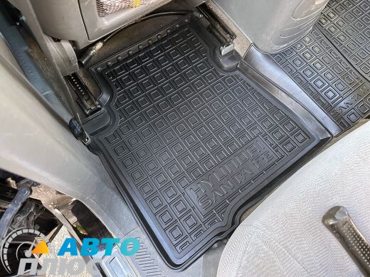 Автомобільні килимки в салон Hyundai Santa Fe 2000-2006 (AVTO-Gumm)
