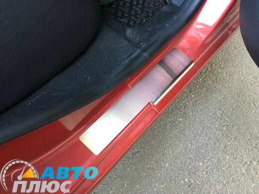 Накладки на пороги автомобиля Renault Sandero 2013- (Standart)