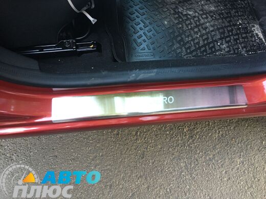 Накладки на пороги автомобиля Renault Sandero 2013- (Standart)