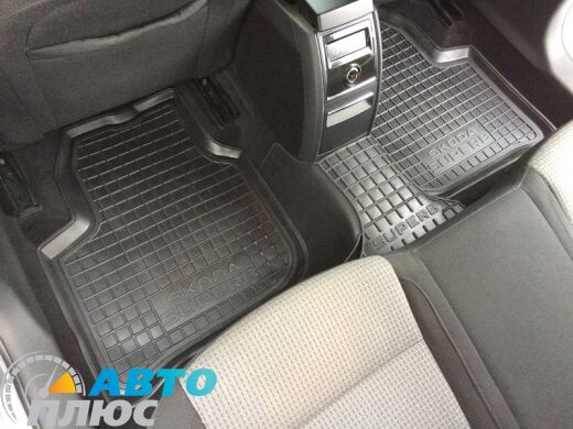 Автомобильные коврики в салон Skoda SuperB 2008-2014 (AVTO-Gumm)