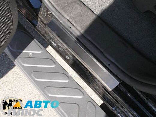 Накладки на пороги Nissan Navara 2005- (Premium)