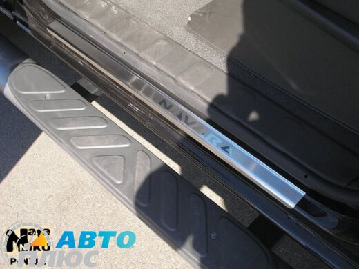 Накладки на пороги Nissan Navara 2005- (Premium)