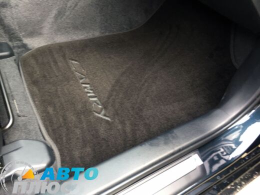 Тойота Камри 50 2011- реальное фото как лежат в авто ворсовые коврики купить черные бизнес Автоплюс