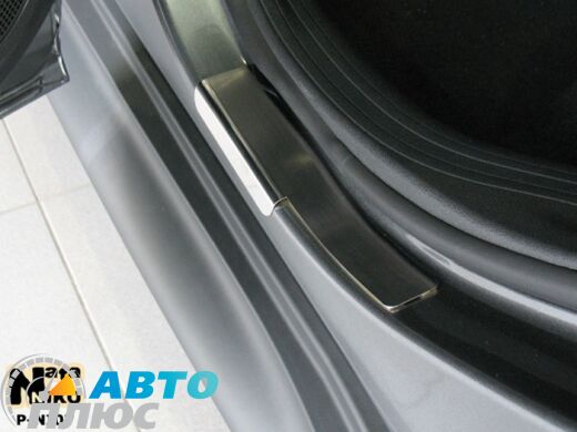 Накладки на пороги Nissan Juke 2010- (Premium)