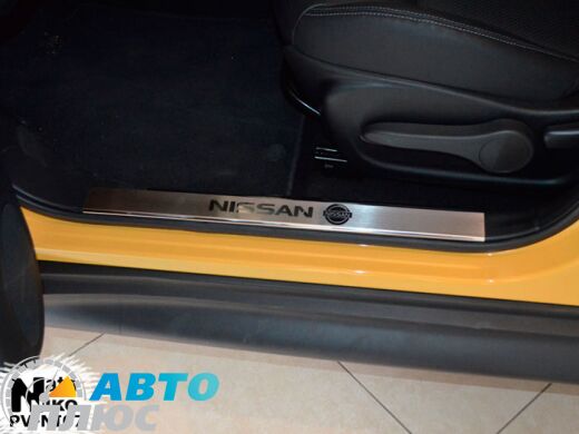 Накладки на пороги Nissan Juke 2010- (Premium)