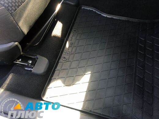 Резиновые коврики в салон Toyota Corolla 2013- (Stingray)