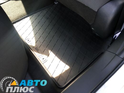 Резиновые коврики в салон Toyota Corolla 2013- (Stingray)