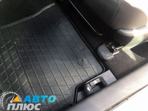 Резиновые коврики в салон Toyota Corolla 2013- (Stingray)