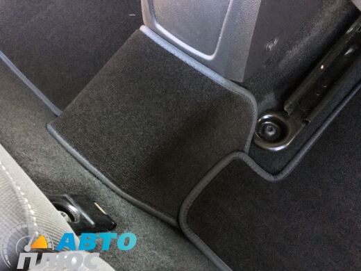 Фото текстильных ковриков как лежат в машине Ford Focus 3 2011- черные бизнес Avtoplus.com.ua