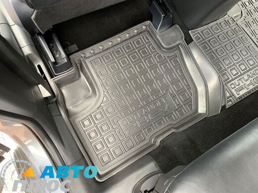 Автомобільні килимки в салон Mitsubishi Outlander 2017- PHEV (Avto-Gumm)