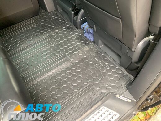 Автомобільні килимки в салон Volkswagen T5 Multivan 2010- (2-й ряд) (Avto-Gumm)