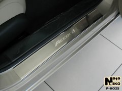Накладки на пороги Honda Accord 2013- (Premium)