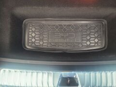 Автомобильный коврик в багажник BYD Song L 2023- нижний (AVTO-Gumm)