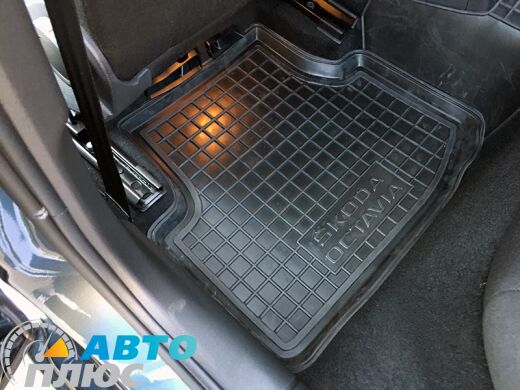 Автомобільні килимки в салон Skoda Octavia A7 2013- (Avto-Gumm)