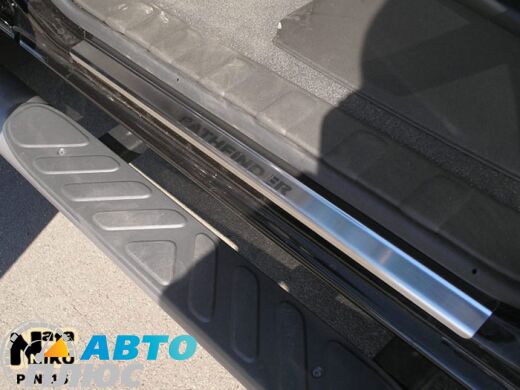 Накладки на пороги Nissan Pathfinder 2004- (Premium)