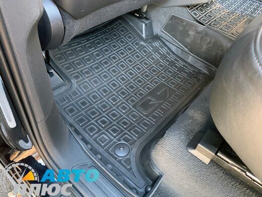 Автомобільні килимки в салон Audi Q7 2005- (Avto-Gumm)