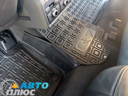 Автомобільні килимки в салон Audi Q7 2005- (Avto-Gumm)
