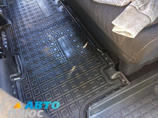 Автомобильные коврики в салон Peugeot Traveller 17-/Citroen SpaceTourer 17- 2-й ряд (Active/Business/L2) (Avto-Gumm)