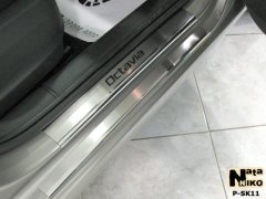 Накладки на пороги Skoda Octavia A7 2013- (Premium)