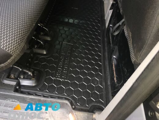 Автомобільні килимки в салон Volkswagen T5 Caravelle 2010- (2-й ряд) без пічки (Avto-Gumm)