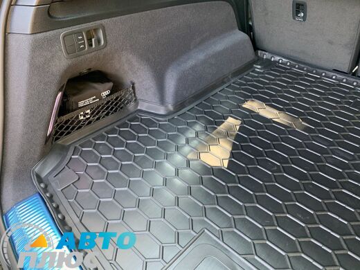 Автомобильный коврик в багажник Audi Q7 2016- (Avto-Gumm)