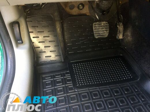 Автомобільні килимки в салон Renault Clio 2 1998- (AVTO-Gumm)