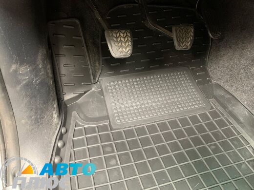 Автомобільні килимки в салон Toyota Hilux 2005- (Avto-Gumm)
