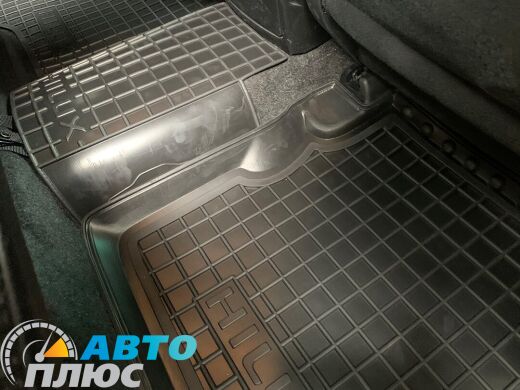 Автомобільні килимки в салон Toyota Hilux 2005- (Avto-Gumm)
