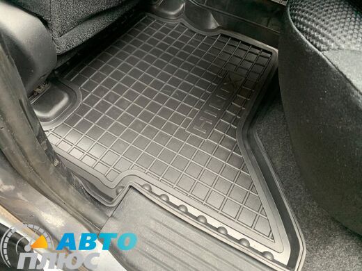 Автомобільні килимки в салон Toyota Hilux 2005- (Avto-Gumm)