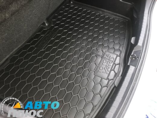 Автомобільний килимок в багажник Toyota Yaris 2011- (нижній) (Avto-Gumm)