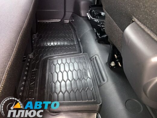 Автомобильные коврики в салон Renault Trafic 3 16-/Opel Vivaro 15- (2-й ряд) (Avto-Gumm)