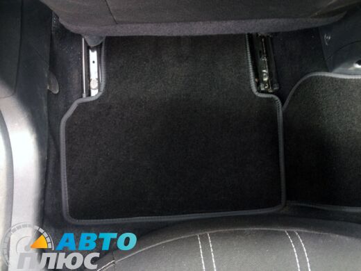Renault Fluence 2009- реальное фото текстильных ковриков как лежат в машине купить черные бизнес Avtoplus.com.ua