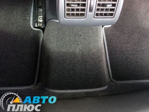 Renault Fluence 2009- реальное фото ворсовых ковриков как лежат в машине купить черные бизнес Avtoplus.com.ua