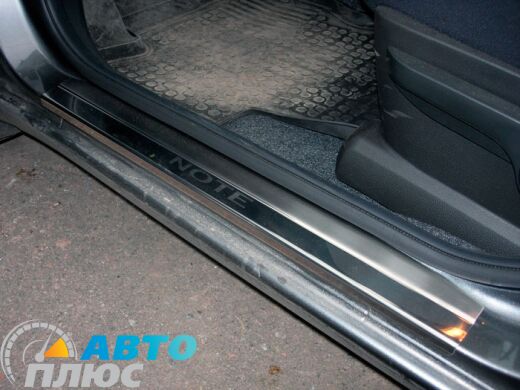 Накладки на пороги Nissan Note 2005- (Premium)