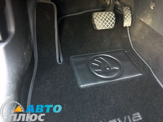 Skoda Octavia A7 2013- реальное фото ворсовых ковриков как лежат в машине купить черные бизнес Avtoplus.com.ua