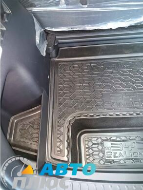 Автомобильный коврик в багажник BYD Sea Lion 05 2025- нижняя полка №2 (AVTO-Gumm)