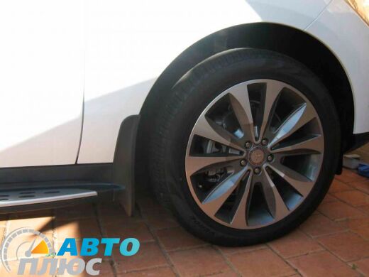 Комплект брызговиков Mercedes ML (W166) 11-/GLE 14- (с порогами) передние (AVTM)