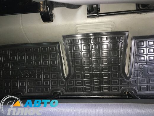 Автомобильные коврики в салон Renault Trafic 2 02-/Opel Vivaro 02- (2-й ряд) (Avto-Gumm)