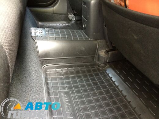 Автомобільні килимки в салон Toyota Avensis 2003-2009 (Avto-Gumm)